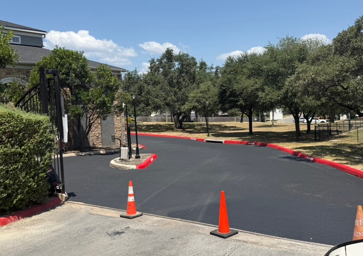 Asphalt Sealcoating